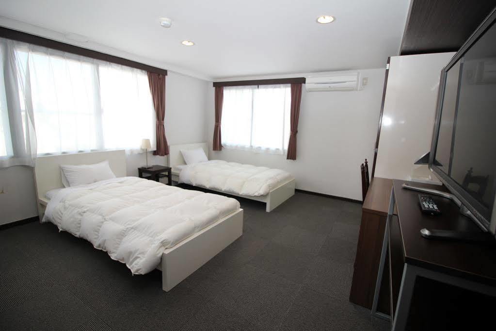 Hotel Chrysantheme เกียวโต ภายนอก รูปภาพ